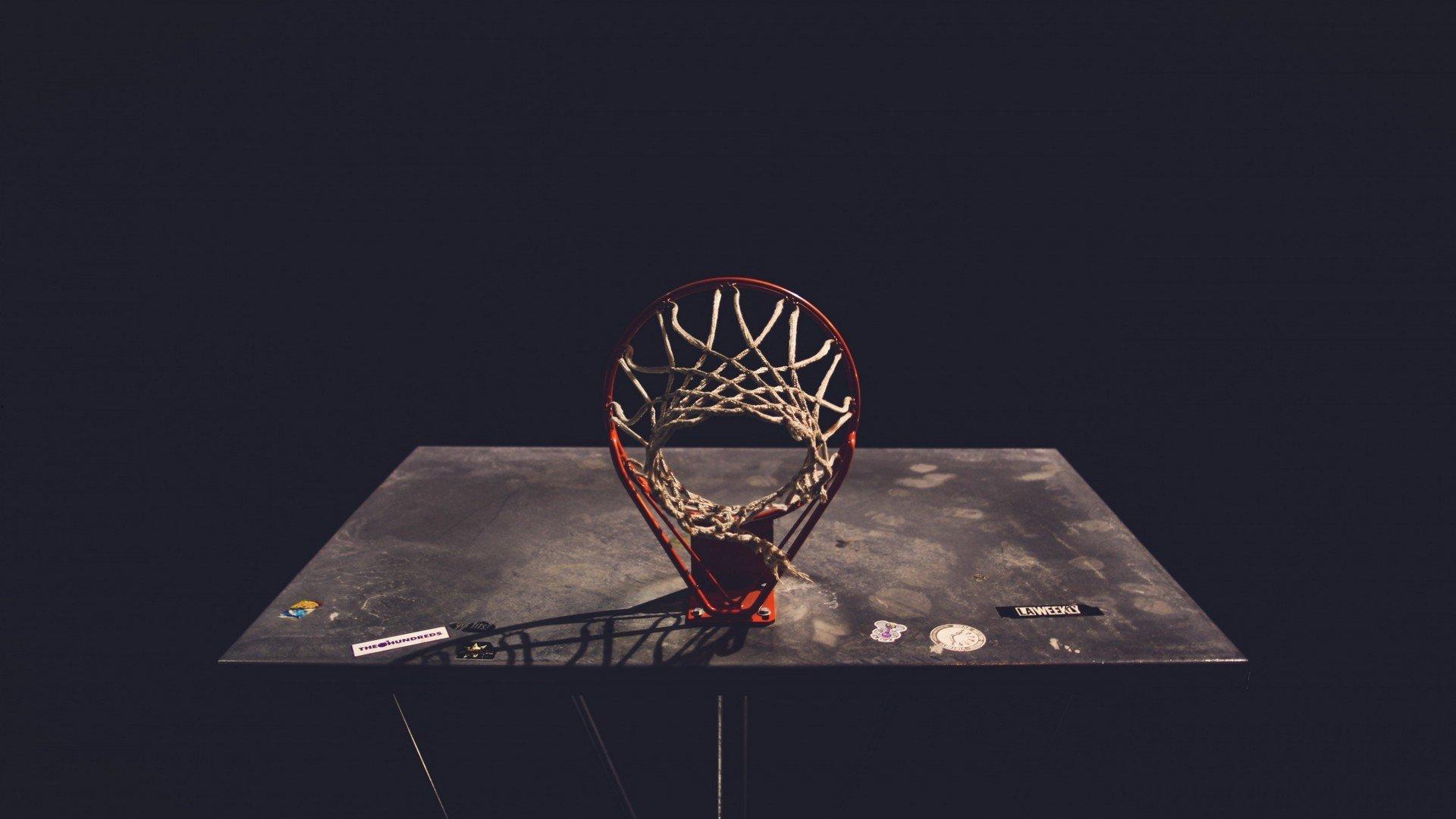 冰球联赛激战正酣，豪门对决引爆球迷热情